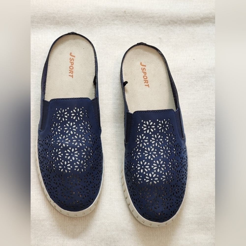 J sport shoes women size 7